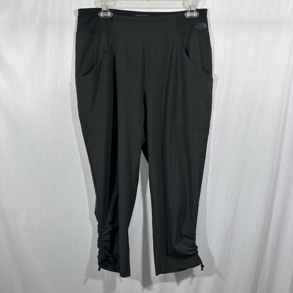 NEW The‎ North Face [ MEDIUM ] Flash Dry Pockets Crop Pants in Black - Picture 1 of 13